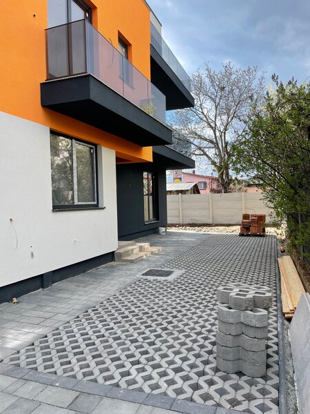 Straulesti Vila P+2 etaje si doua locuri de parcare, langa lac